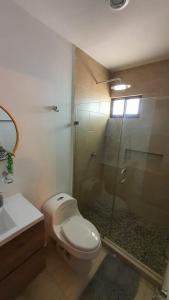 Koupelna v ubytování Bonito Departamento cerca de las Playas del Puerto de Mazatlán.