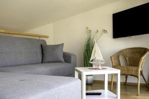 TV a/nebo společenská místnost v ubytování Appartement 4 - Ostseeblick + 9 fotografií