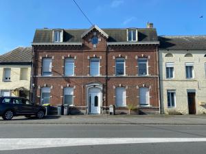 Tòa nhà nơi căn hộ tọa lạc