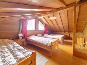 Postel nebo postele na pokoji v ubytování Appartement spacieux 8 pers, au pied des pistes, sauna, cheminée - FR-1-344-725