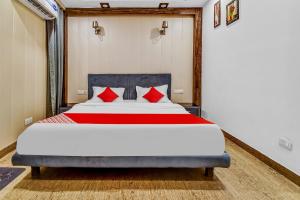 Gallery image of OYO Flagship The Hotel Heritage By Catena Homes in New Delhi