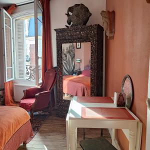 Coin salon dans l'établissement Melle Rose à Trouville