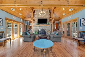 Posezení v ubytování Still Lake Getaway