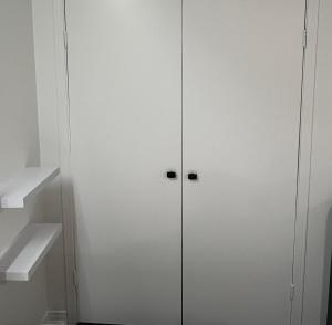 Fotografija u galeriji objekta Bright, Private, Peaceful Suite with Retail Conveniences Steps Away u gradu Toronto
