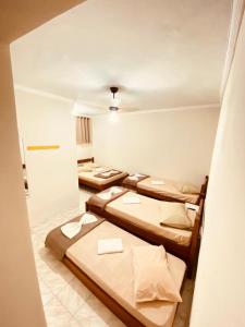 a room with three beds in a room at Pousada Flor do Sol in Aparecida +37 photos