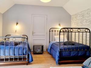 En eller flere senge i et værelse på Gîte Fontenelle, 4 pièces, 6 personnes - FR-1-532-20