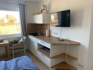 TV a/nebo společenská místnost v ubytování Haus Sanruus – Für Zwei