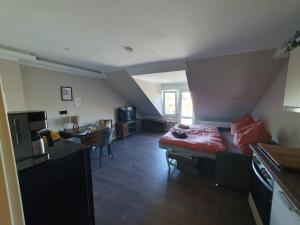 a living room with a bed and a dining room at Neumühler Hof- Ferienwohnung "Benjamin" mit großer Privater Dachterasse und guter Anbindung in die City in Schwerin