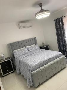 Postel nebo postele na pokoji v ubytování luxury apartment