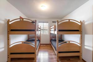 Giường trong phòng chung tại Williams AZ Vacation Home