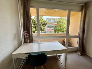 a desk with a chair in front of a window at Lumineux F2 / Pkg gratuit / proche A31 in Metz