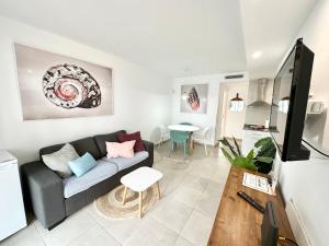 Telewizja i/lub zestaw kina domowego w obiekcie Chocolate Brownie Piscina, Terraza, Planta baja, parking y WIFI