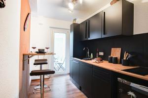 Η κουζίνα ή μικρή κουζίνα στο Apartment I Wi-Fi I Parkplatz I Balkon EssenFusion