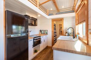 Köök või kööginurk majutusasutuses Aloha Tiny Home
