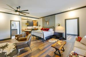 Ένα ή περισσότερα κρεβάτια σε δωμάτιο στο Modern Franklin Studio Prime Downtown Location!
