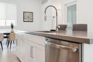 Imagen de la galería de Bright, Modern, Central - Theater Room, Sleeps 9, en Los Ángeles 44 fotos más