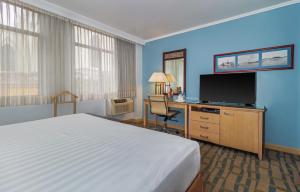 TV a/nebo společenská místnost v ubytování Grand Hotel Guayaquil, Ascend Hotel Collection