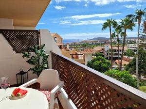 A balcony or terrace at Strelitzia Apartment - ocean view & heated pool