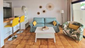 A seating area at Strelitzia Apartment - ocean view & heated pool