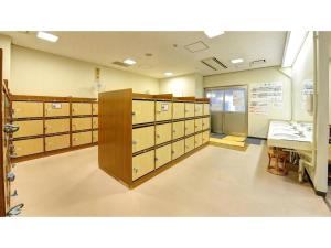 a bathroom with lockers and a sink in a room at Yuuai Kumanokan - Vacation STAY 27598v in Matsue