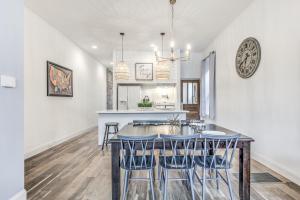 Gallery image of Delightfully Redesigned Home - JZ Vacation Rentals in Saint Louis