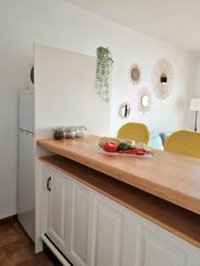 A kitchen or kitchenette at Strelitzia Apartment - ocean view & heated pool