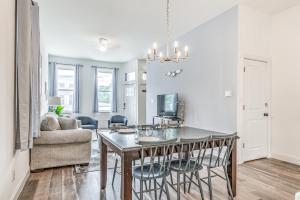 Gallery image of Delightfully Redesigned Home - JZ Vacation Rentals in Saint Louis