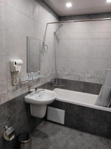 Ένα μπάνιο στο Байсун. Гостиница.Сахара