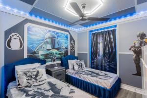 Cama o camas de una habitación en Star Wars themed with pool and Game Room on Resort
