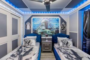 Cama o camas de una habitación en Star Wars themed with pool and Game Room on Resort