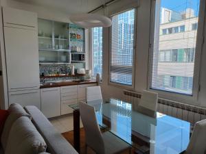 Kuchyň nebo kuchyňský kout v ubytování Apartment Ganymede