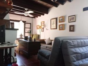 Ruang duduk di Casa en el valle de GuainosAltos