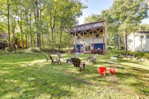 Zahrada ubytování Charming Long Pond Getaway with Community Perks