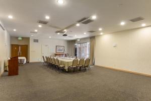 a conference room with a table and chairs at Red Lion Hotel Monterey in Monterey +32 photos
