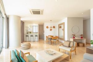 a living room with a couch and a table at Grand Marina Suites Santa Marta in Santa Marta