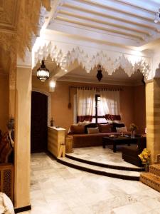 The lobby or reception area at maison d'hôtes Le petit jardin Marrakech