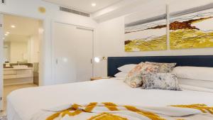 Postel nebo postele na pokoji v ubytování AZURE 187 Port Douglas