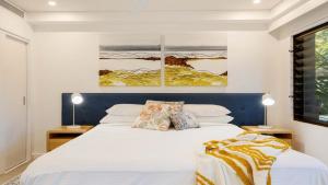 Postel nebo postele na pokoji v ubytování AZURE 187 Port Douglas
