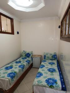 - une chambre avec 2 lits dans l'établissement Quartier riad résidence riad, à Ifrane