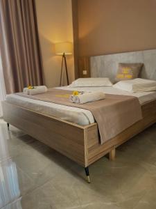 Postelja oz. postelje v sobi nastanitve Hotel Arda Velipoje
