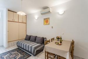 a living room with a couch and a table at Apartments with parking space Baska Voda, Makarska - 301 in Baška Voda