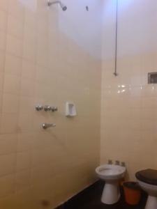 Ванная комната в El Viaje Hostel