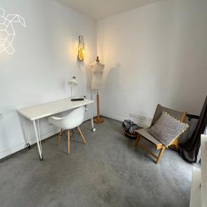 a white desk and a chair in a room at Caretta Caretta's House in Los Llanos de Aridane