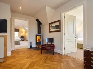 a living room with a fireplace and a bedroom at The Indie House in Crieff