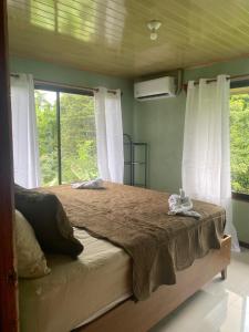 a bedroom with a large bed with a window at La Reina del Mar in Drake