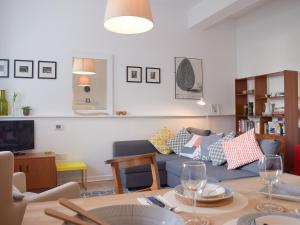 a living room with a blue couch and a table at Apartment 6 harlech in Criccieth