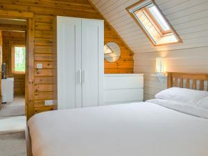 Säng eller sängar i ett rum på Gower Cabin