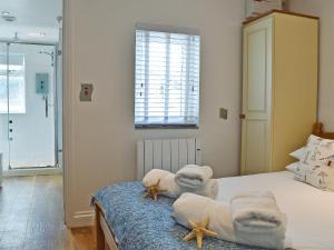 a bedroom with a bed with towels on it at Trenpeskador - Uk39442 in Saint Columb Minor