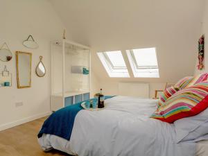 a bedroom with a large bed with a window at The Sett in Chapel Allerton