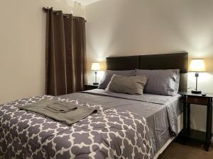 a bedroom with a large bed with two lamps at Downtown Private Room - Close to M&T, Orioles, Topgolf, Horseshoe Casino in Baltimore